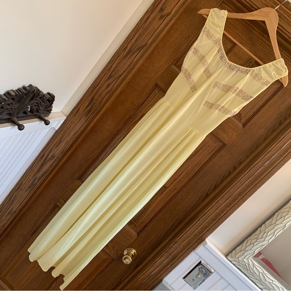 Vintage Snowdon Nightgown - Picture 1 of 9
